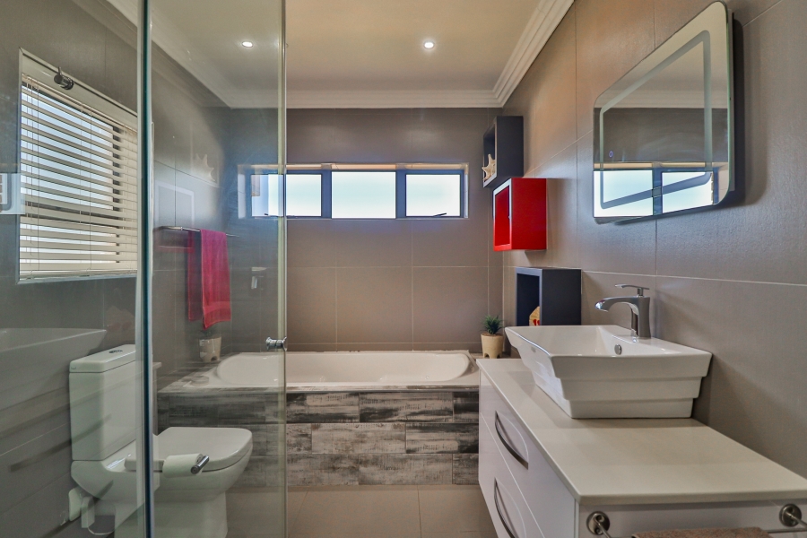 4 Bedroom Property for Sale in Island View Western Cape
